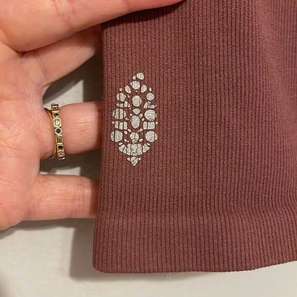 27 FP Movement Ribbed Cropped Spaghetti Strap Tank Top Sz XS Small Mauve - Picture 2 of 4